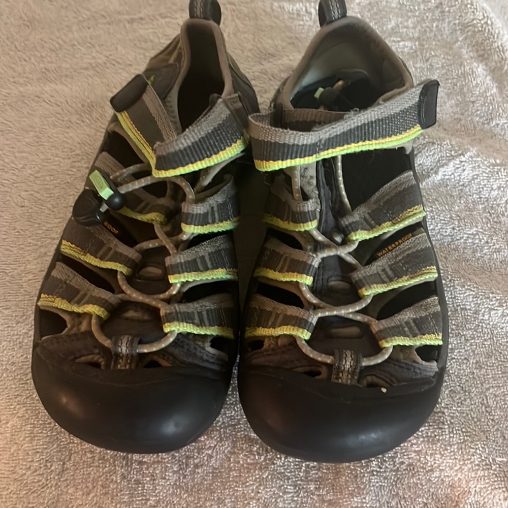 Keen size 1 shoes